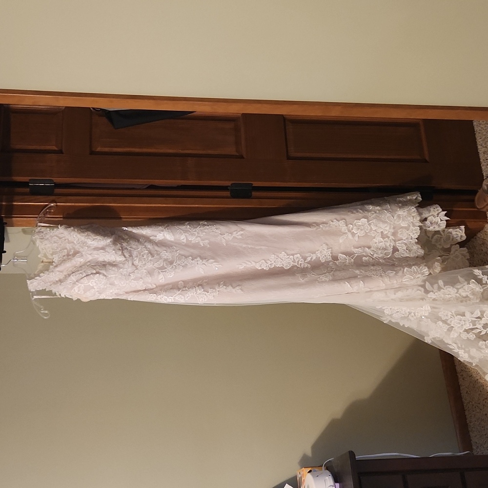 Wedding Dress - Rebecca Ingram - Size 6 - Bustle and Alterations - Veil Included